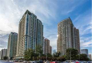 嘉兴汽车立式注塑机图片