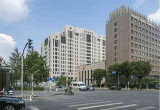 深渊镜是灰镜玻璃做的吗